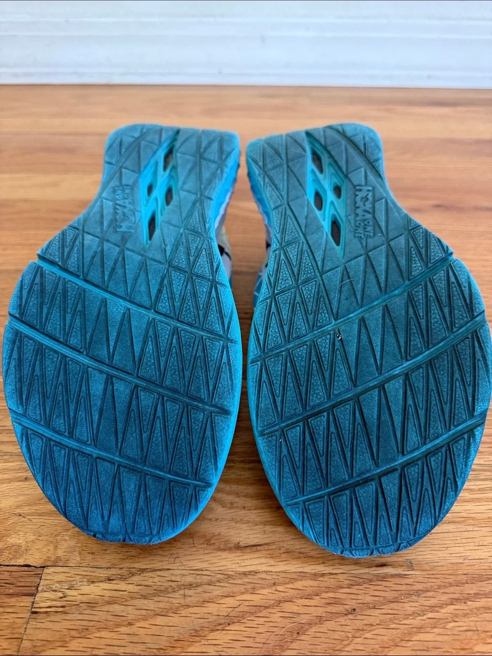 Hoka One One Kona Carbon X All Gender Running Shoe Sea Blue White EU 42